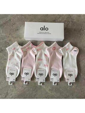 A41- ALO Yoga Women's Pink & White Ankle Socks 5-Pair Box Set - NWT